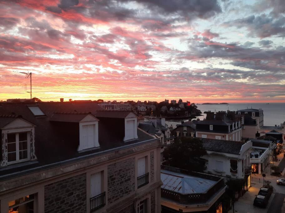 Le Moringa, A 2 Min De La Plage, Hyper Centre, Vue Mer De La Fenetre Dinard Esterno foto